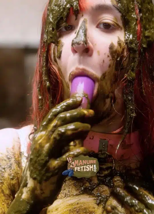 Lyndra Lynn’s Purple Dildo - Image 3