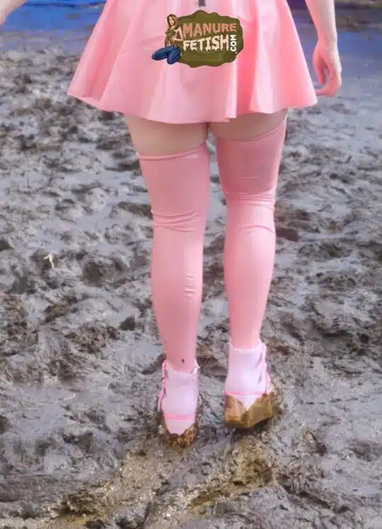 Lyndra Lynn’s Pink Latex Overknee Stockings - Image 4