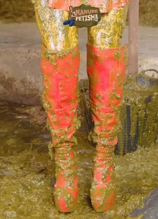 Brooke Maddison´s Red Overknee Boots - Image 2