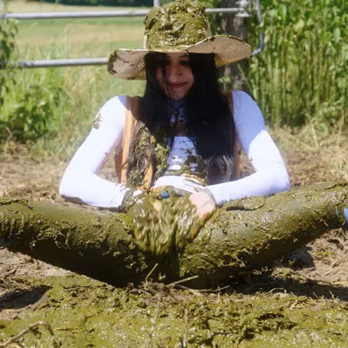 Kaitlyn Katsaros Día de mierda en la granja